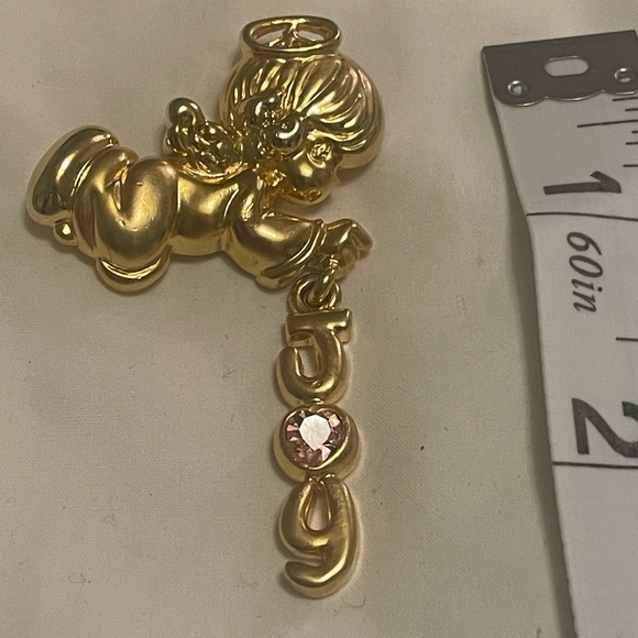 Vintage 80s Precious Moments Joy Christmas brooch. Gold tone pink rhinestone. - Picture 1 of 4